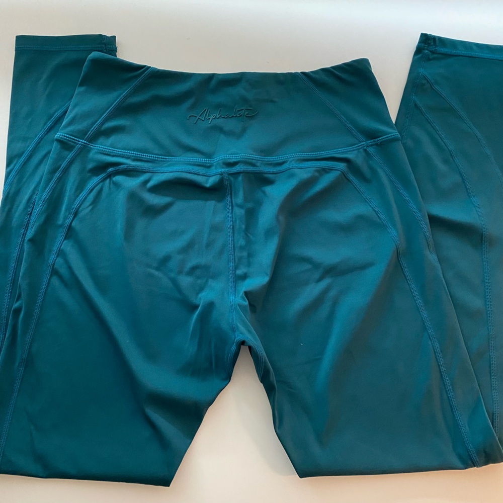 Alphalete legging. NWOT. Size large.